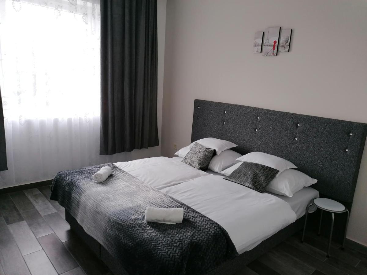 Napfeny Szallas Szeged Exteriör bild