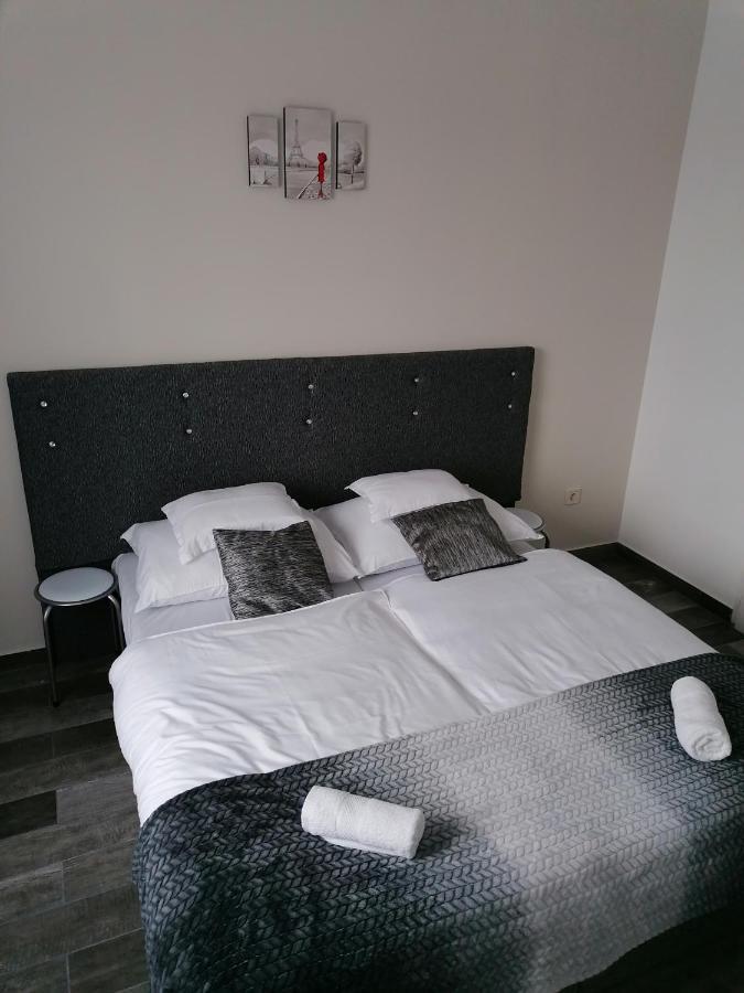 Napfeny Szallas Szeged Exteriör bild