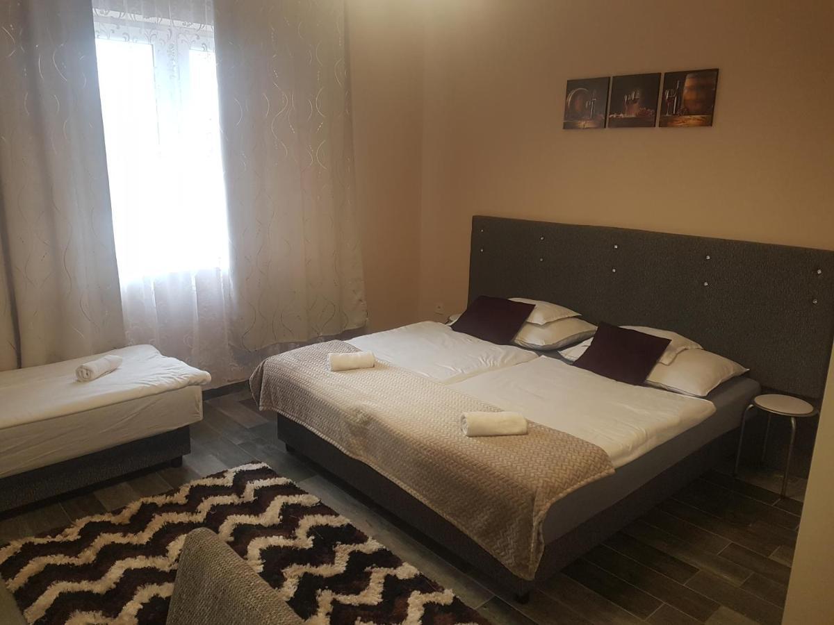 Napfeny Szallas Szeged Exteriör bild