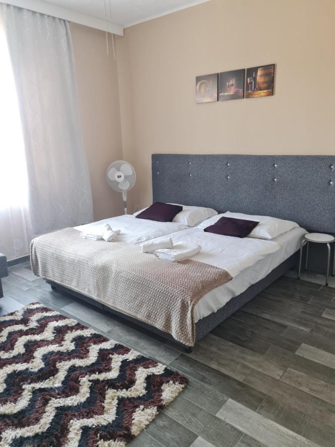 Napfeny Szallas Szeged Exteriör bild