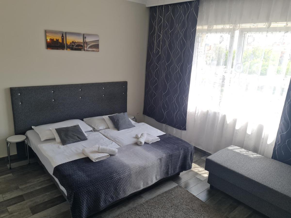 Napfeny Szallas Szeged Exteriör bild